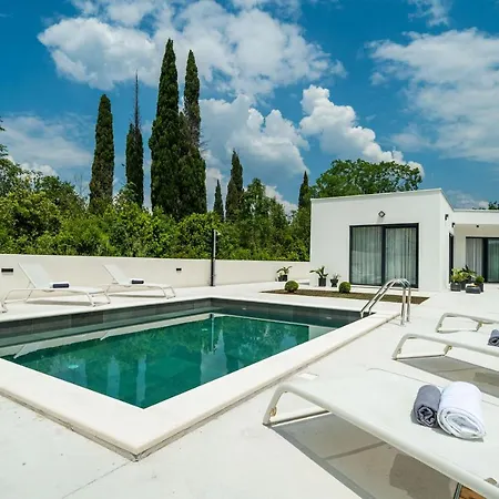 Luce Villa *