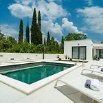 Luce Villa *