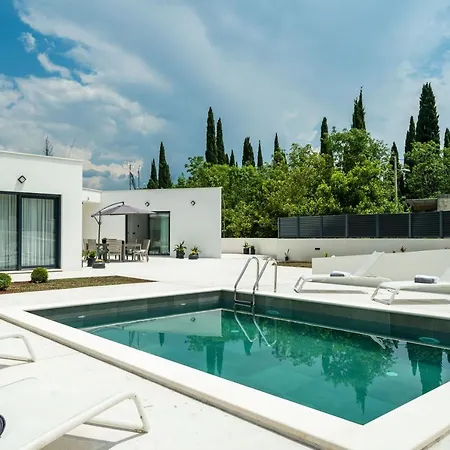 Luce Villa *