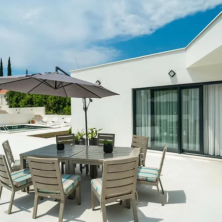 Luce Villa *